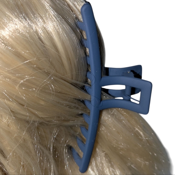 🍁 3/$15 Boutique Claw Hair Clip - Picture 1 of 6